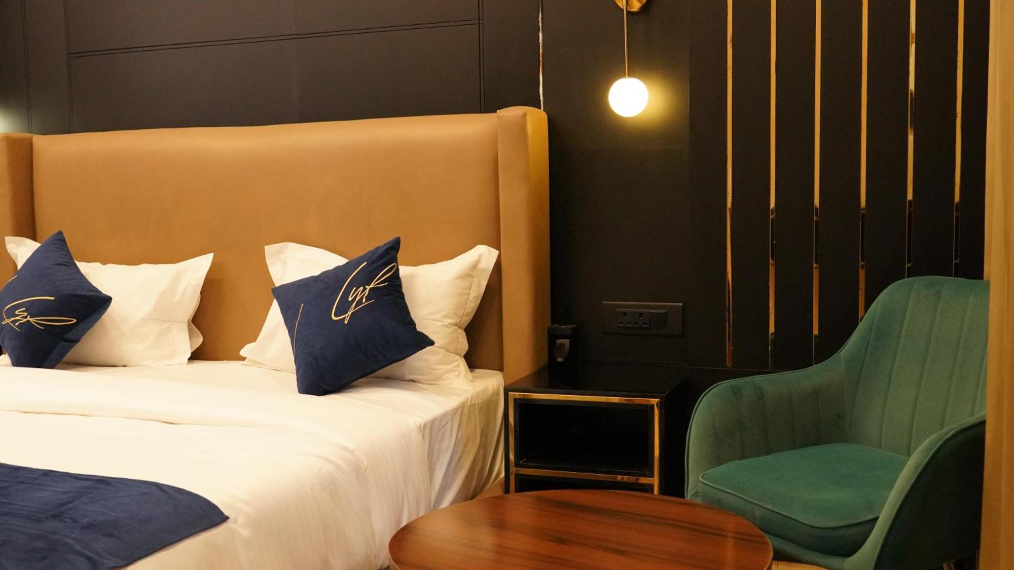 Aquila Grand Suites - Noida Sector 136 Екстериор снимка