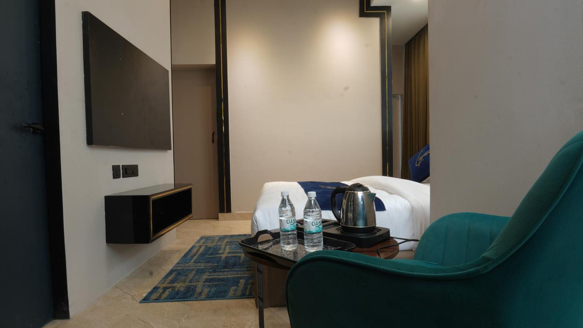 Aquila Grand Suites - Noida Sector 136 Екстериор снимка