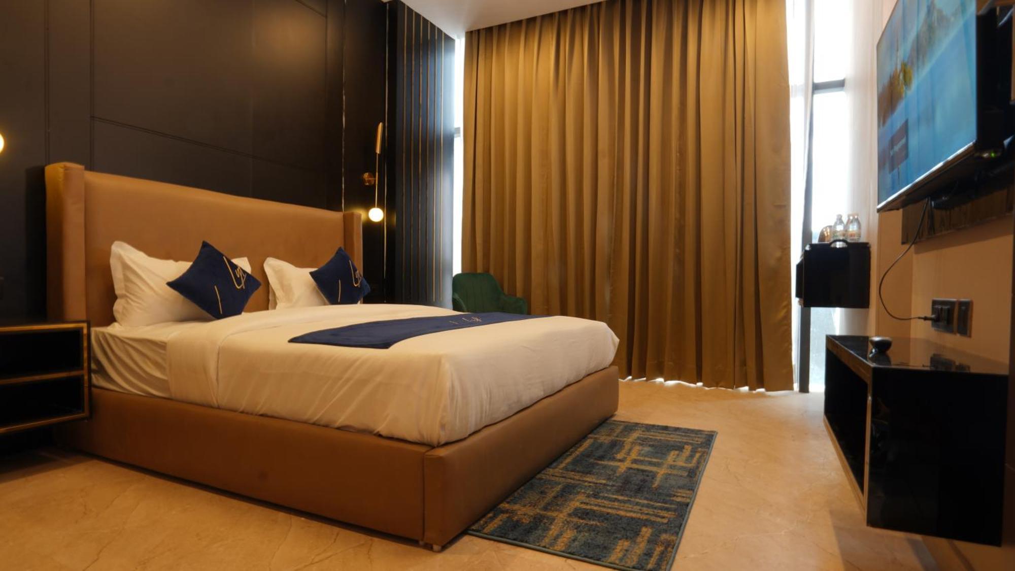 Aquila Grand Suites - Noida Sector 136 Екстериор снимка