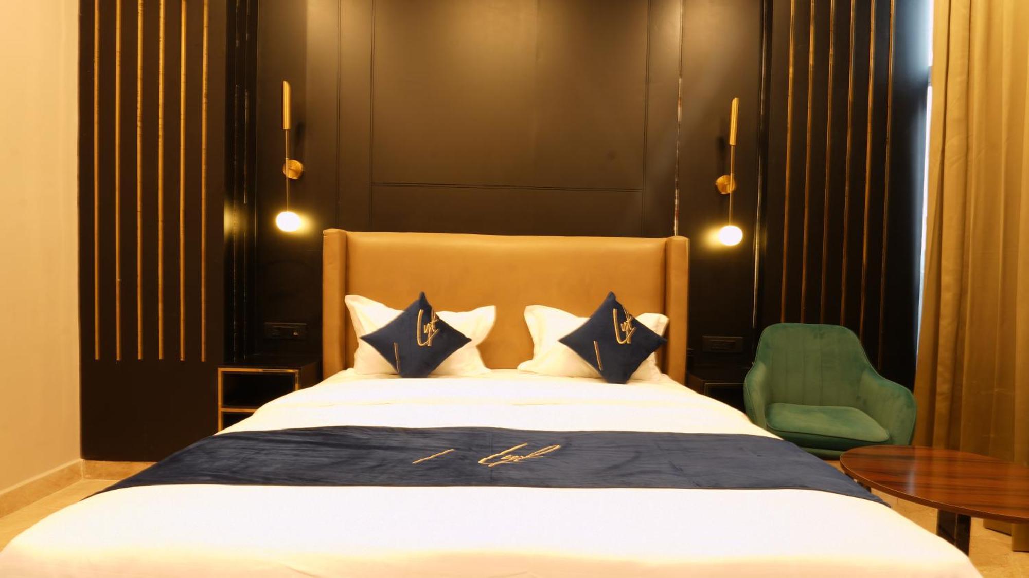 Aquila Grand Suites - Noida Sector 136 Екстериор снимка