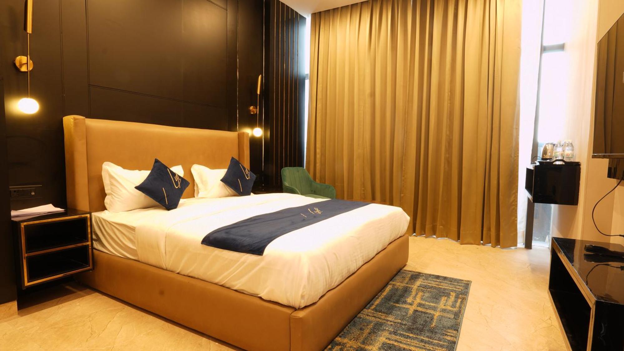 Aquila Grand Suites - Noida Sector 136 Екстериор снимка
