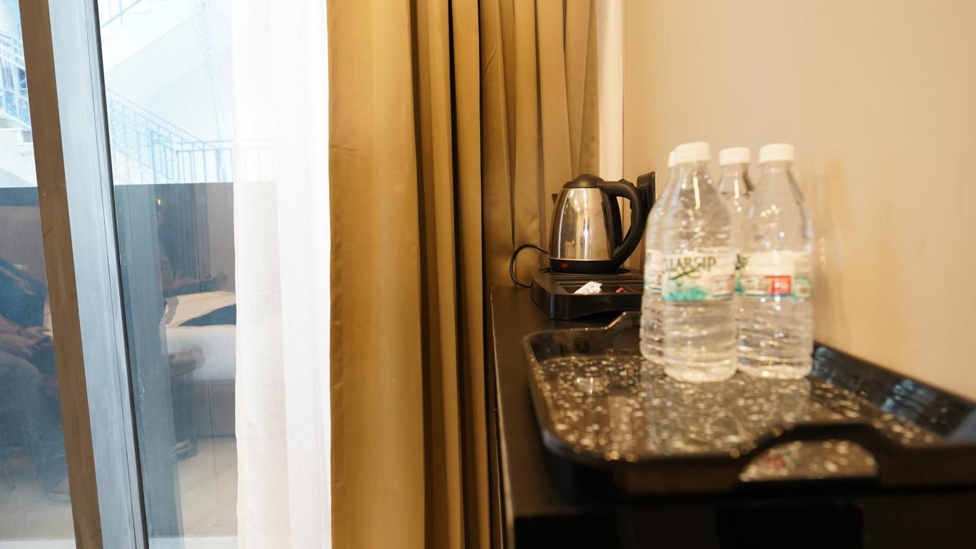 Aquila Grand Suites - Noida Sector 136 Екстериор снимка