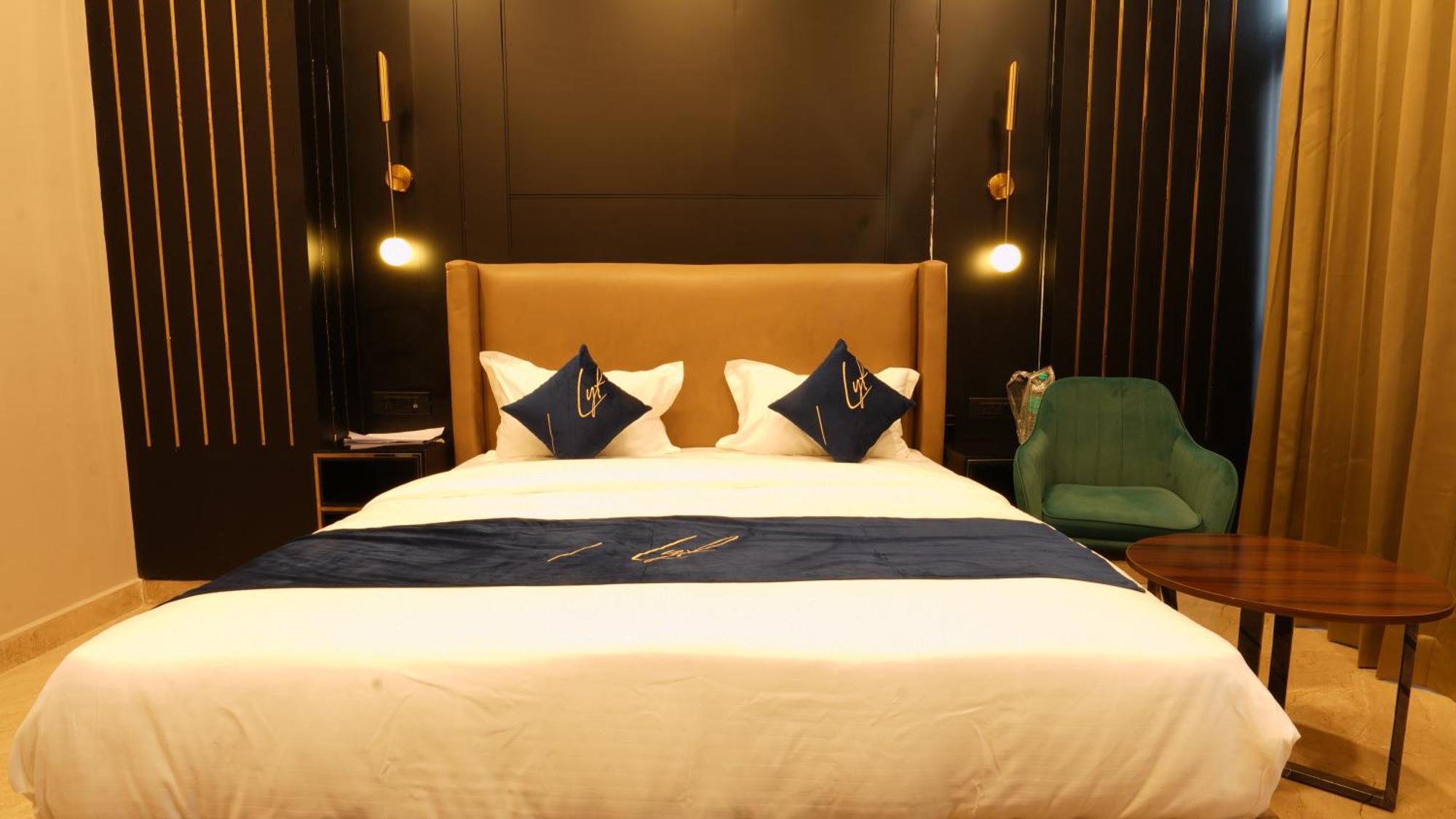 Aquila Grand Suites - Noida Sector 136 Екстериор снимка