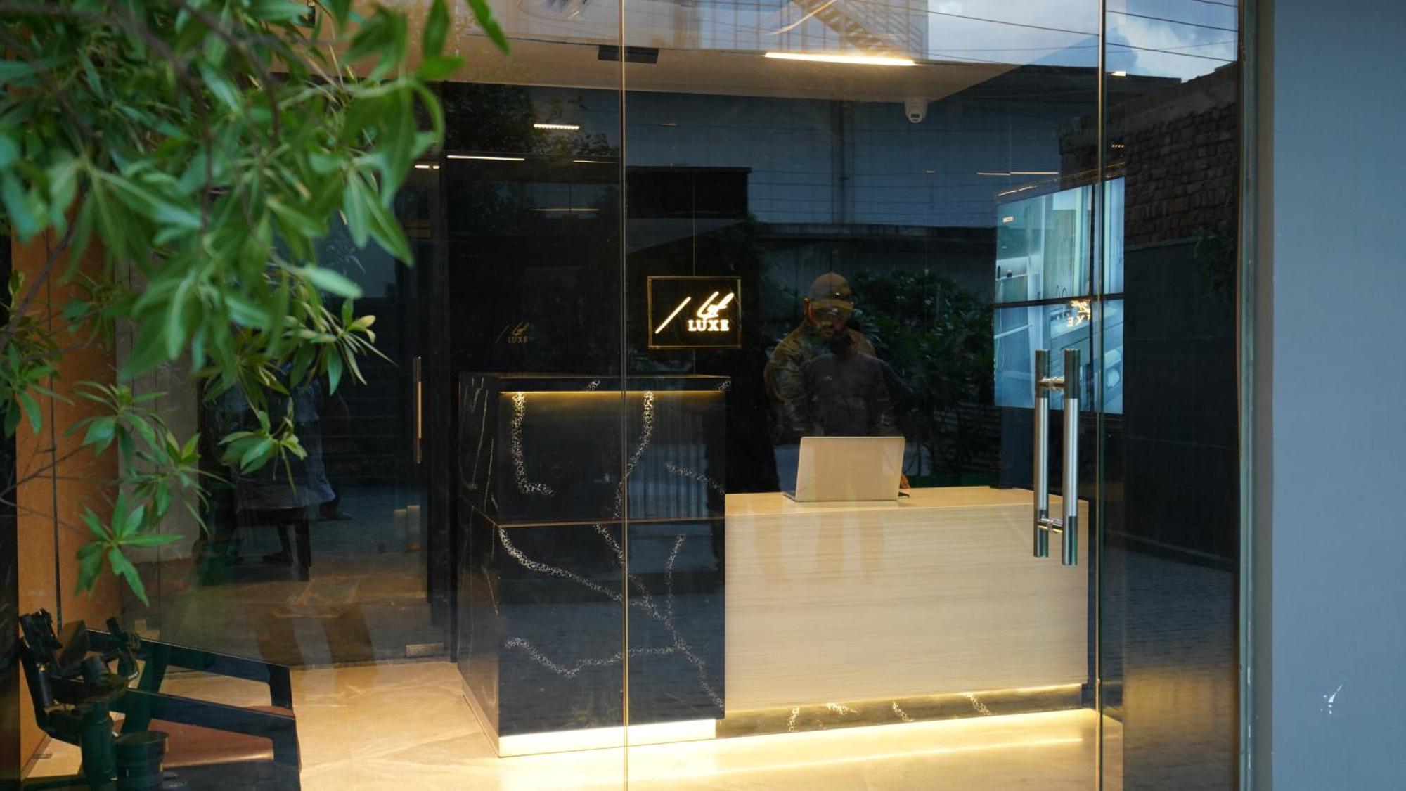 Aquila Grand Suites - Noida Sector 136 Екстериор снимка