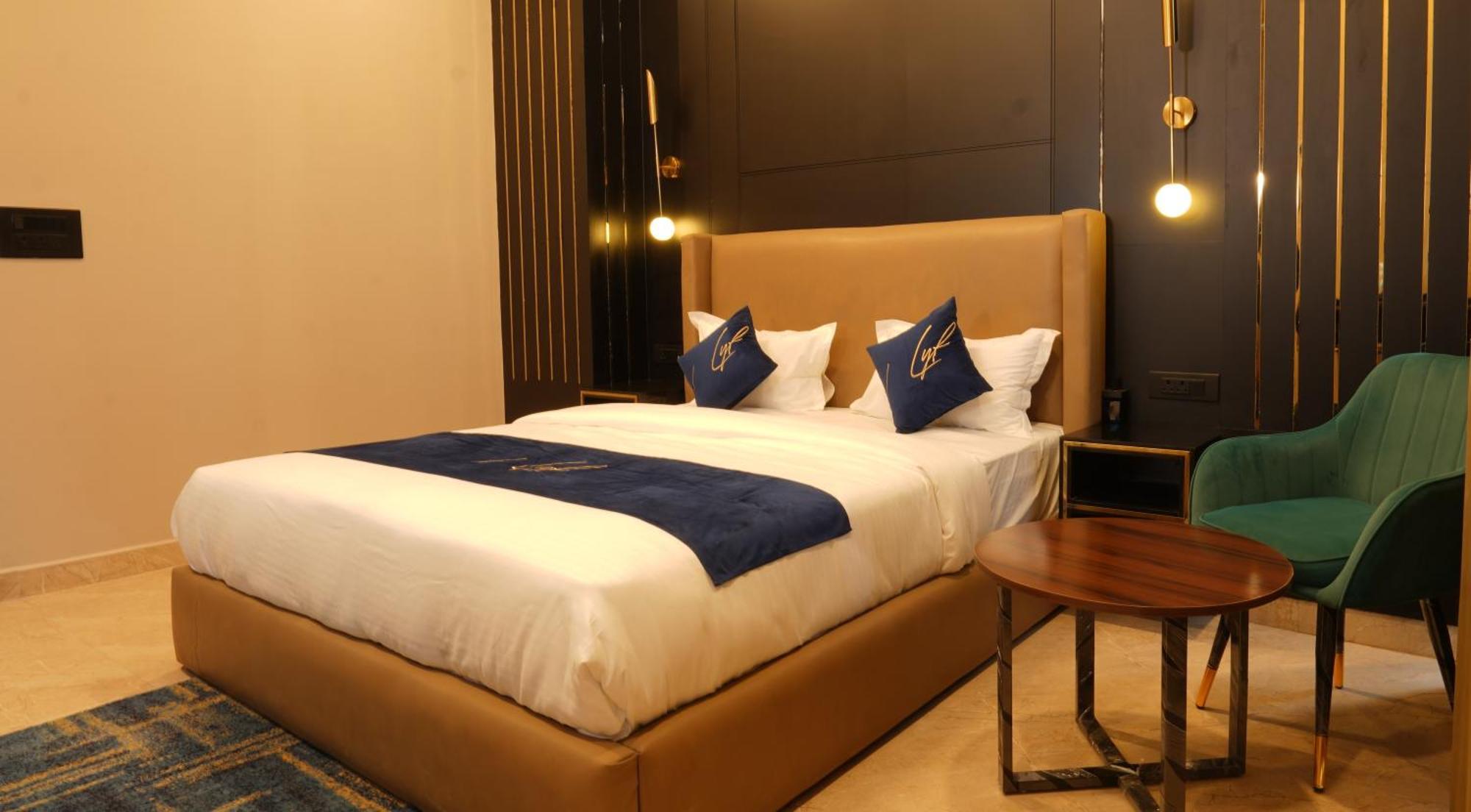 Aquila Grand Suites - Noida Sector 136 Екстериор снимка
